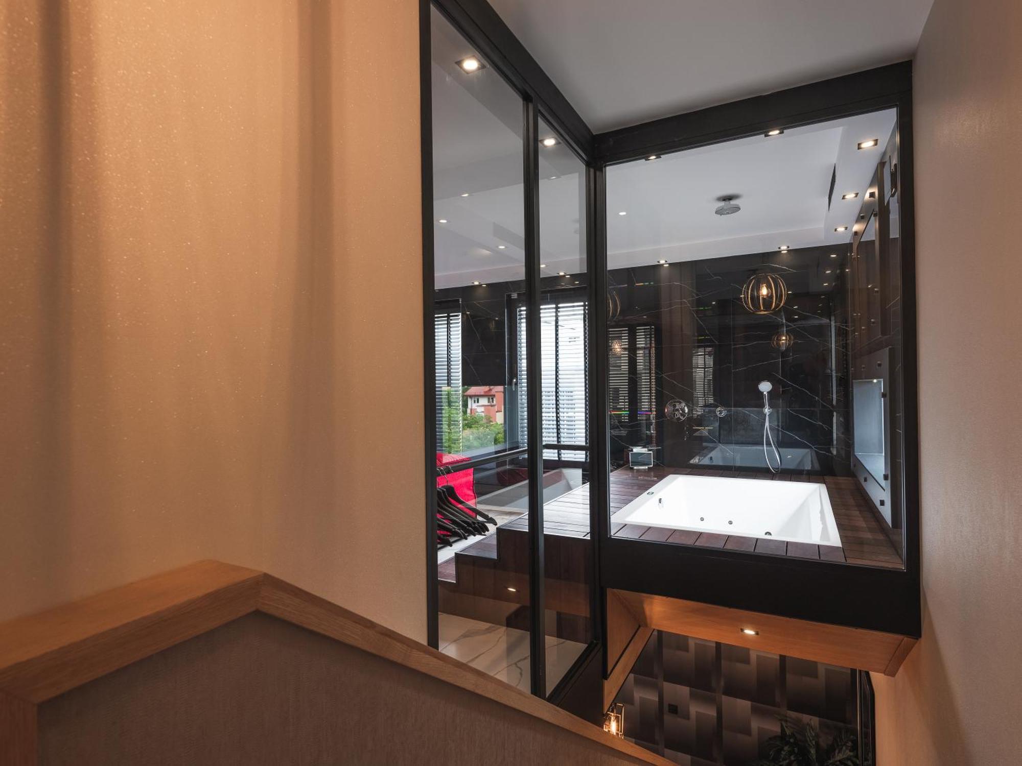 Art Penthouse With Jacuzzi - Center Appartement *